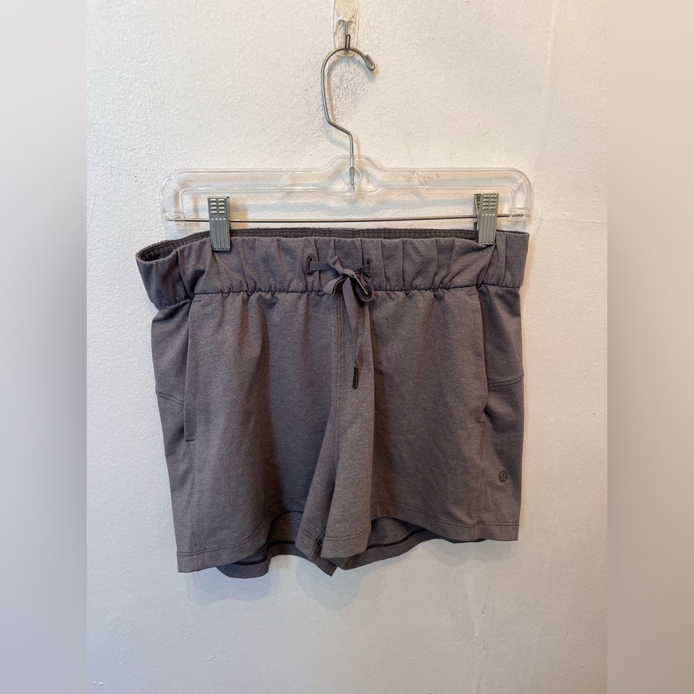 Lululemon On the Fly Short 2.5" Heathered Slate Size 6 - Picture 5 of 8